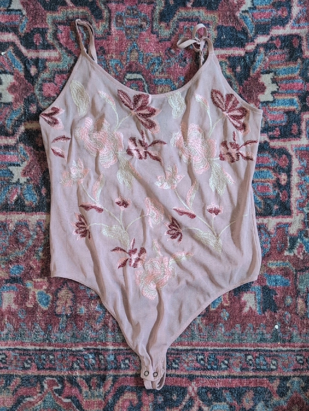Express Embroidered Floral Ribbed Bodysuit in Dusty Pink